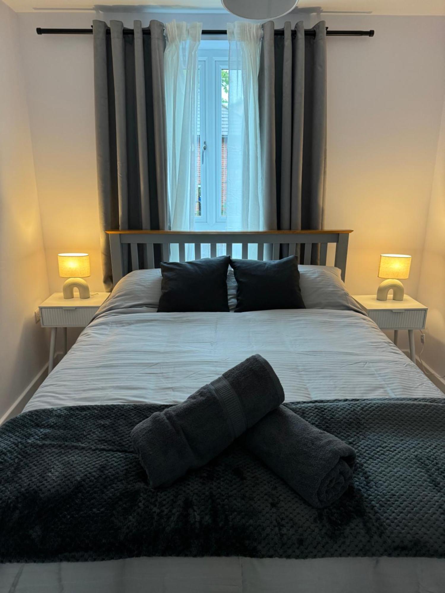 Brand New Flat 5 With Free Parking And Fast Wifi Apartment York Bagian luar foto