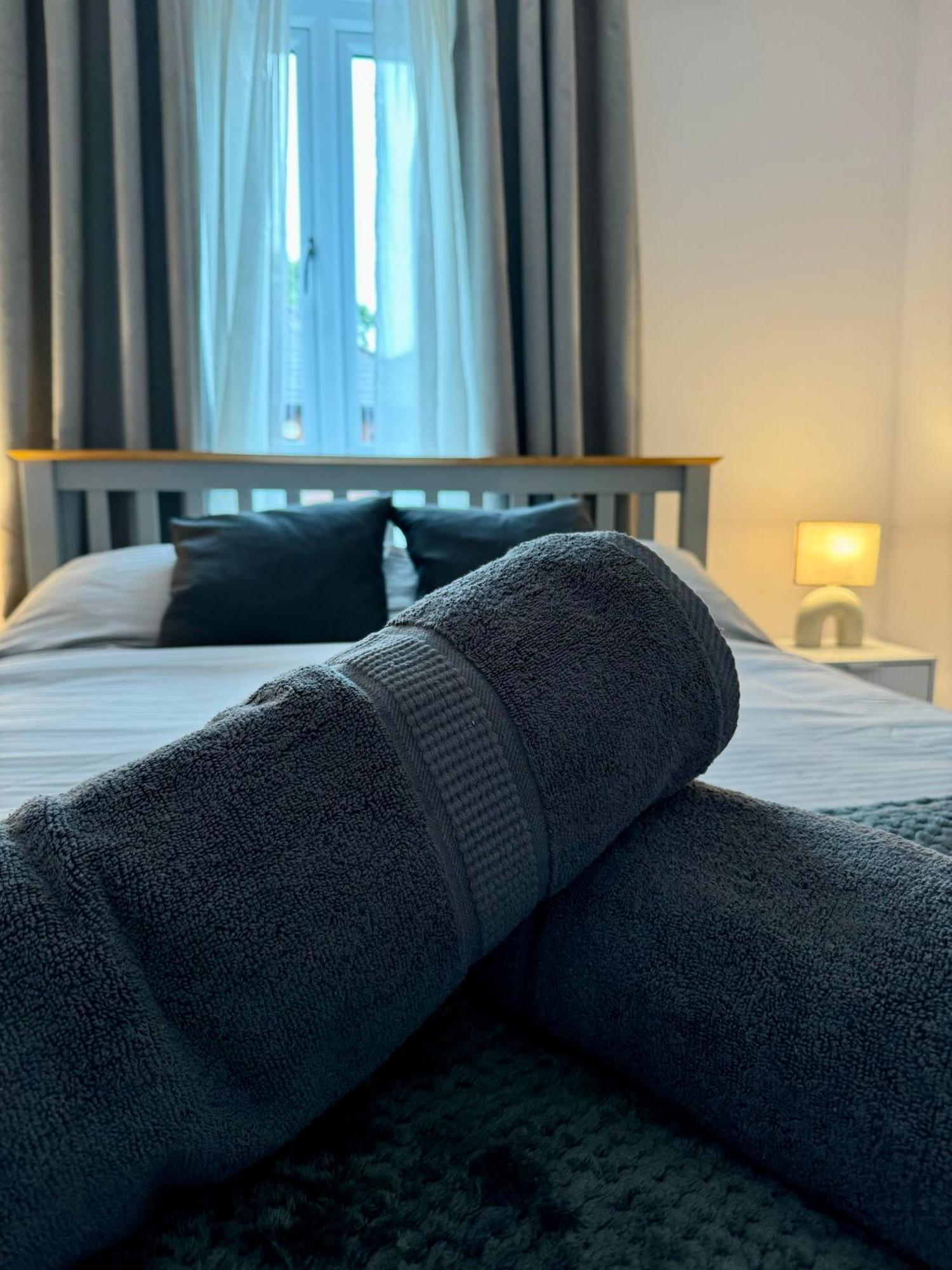 Brand New Flat 5 With Free Parking And Fast Wifi Apartment York Bagian luar foto