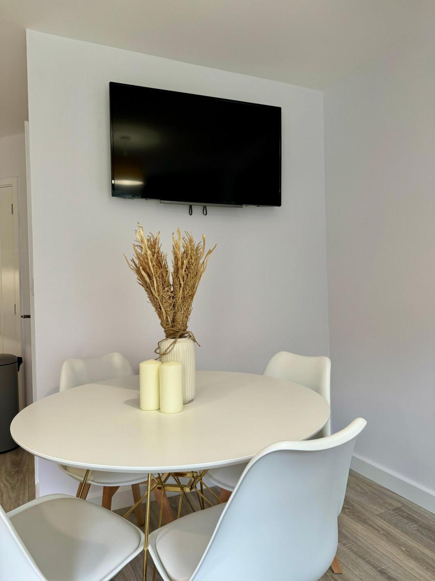 Brand New Flat 5 With Free Parking And Fast Wifi Apartment York Bagian luar foto