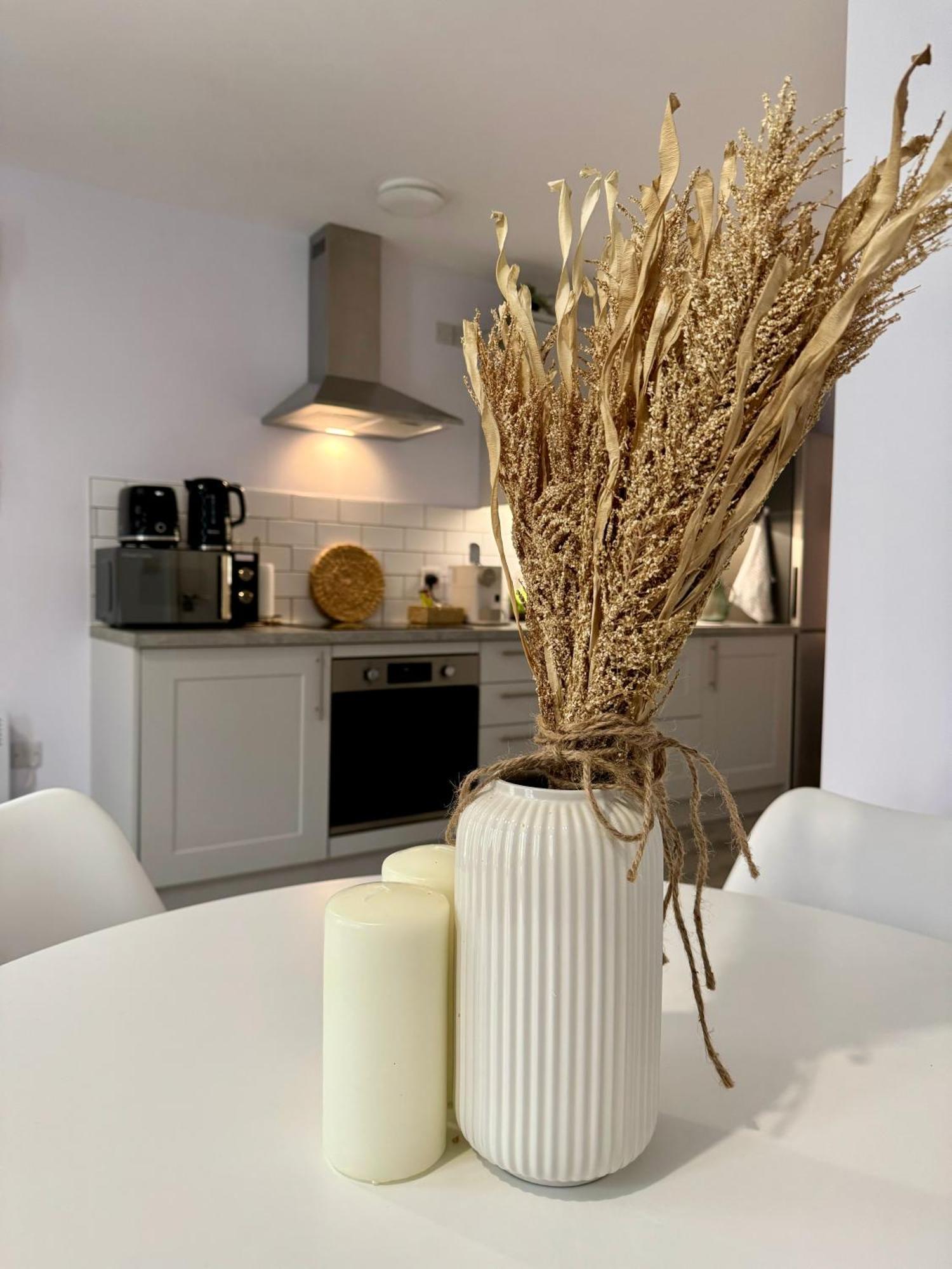Brand New Flat 5 With Free Parking And Fast Wifi Apartment York Bagian luar foto