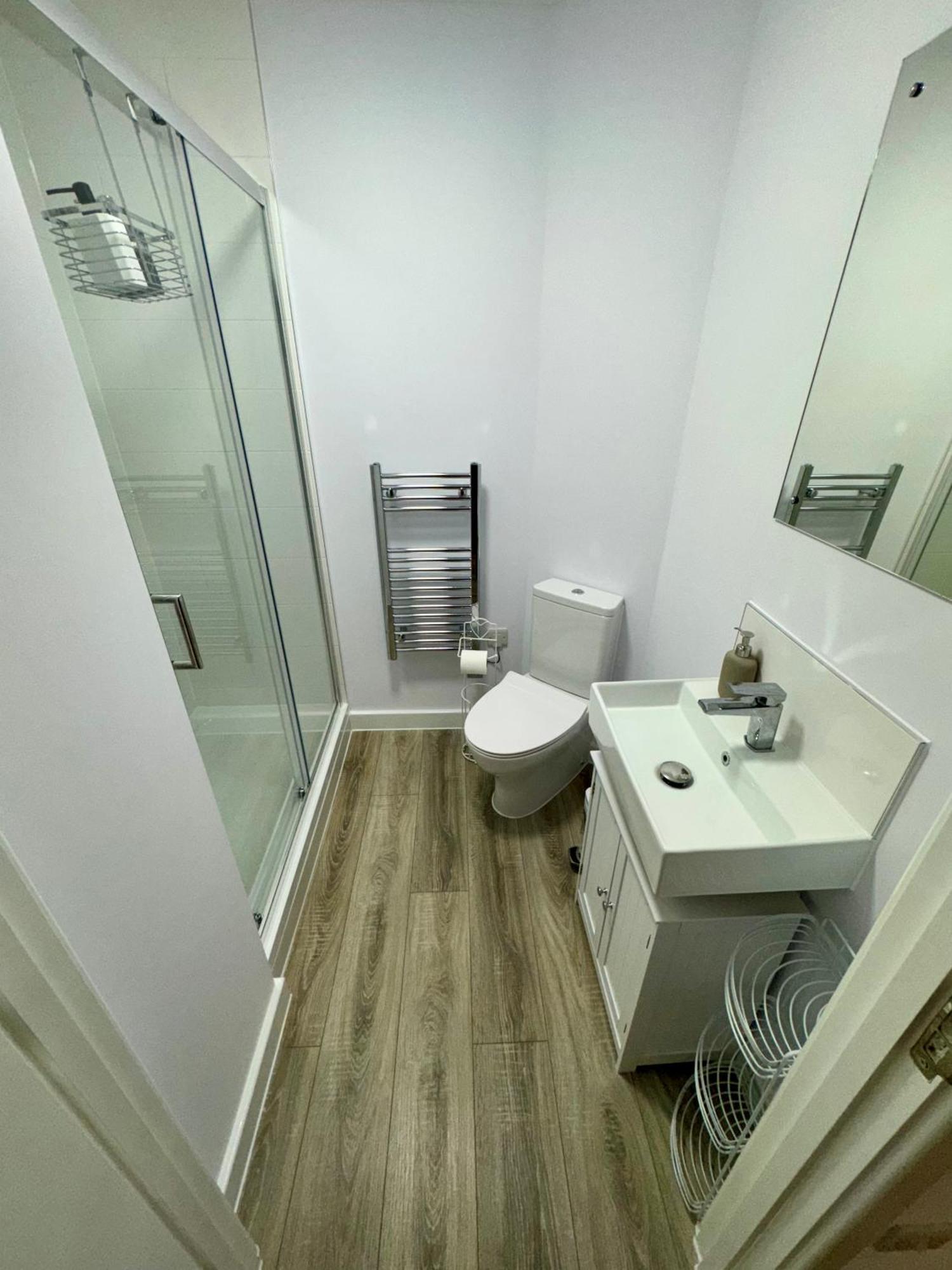 Brand New Flat 5 With Free Parking And Fast Wifi Apartment York Bagian luar foto