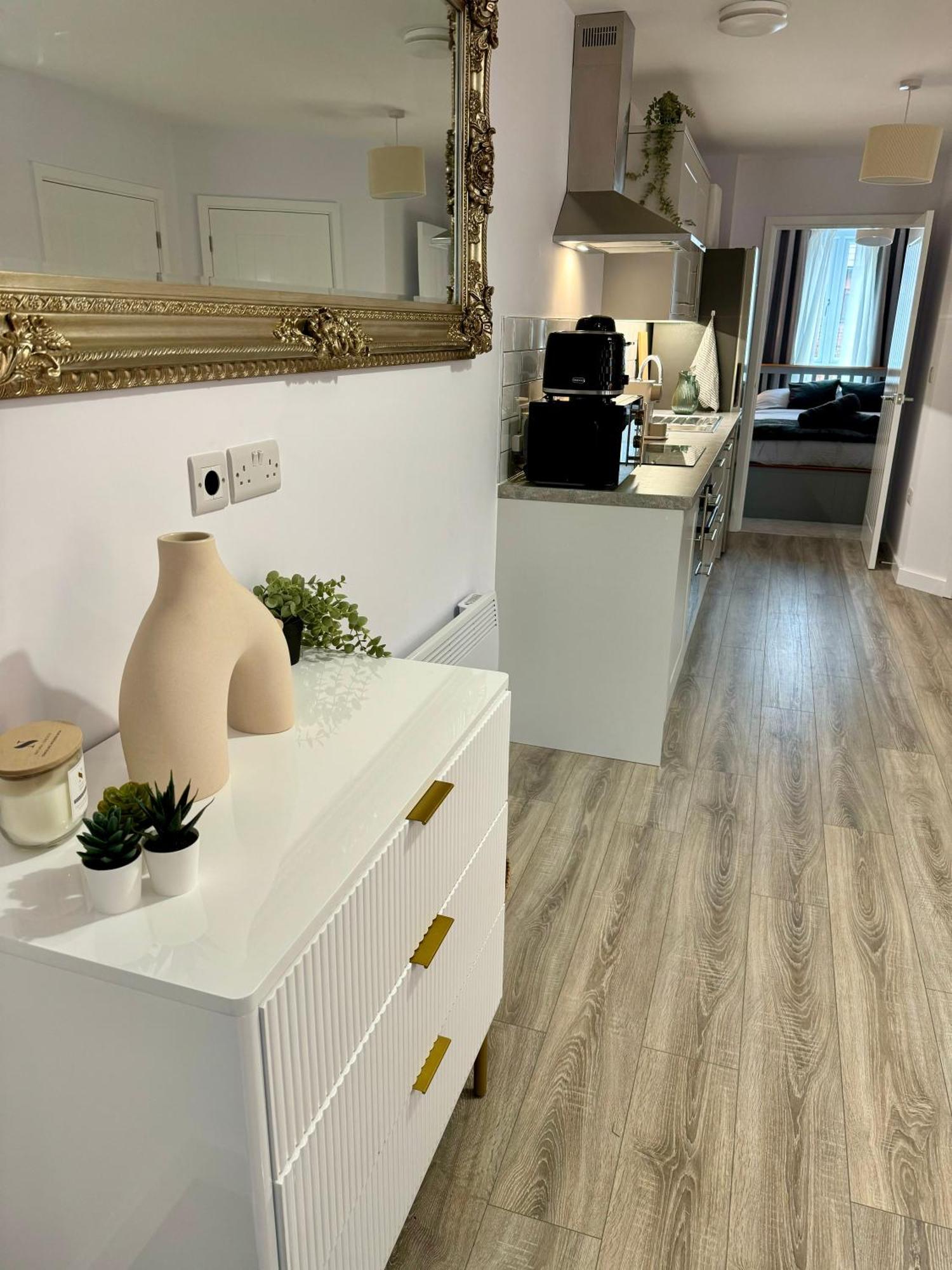 Brand New Flat 5 With Free Parking And Fast Wifi Apartment York Bagian luar foto